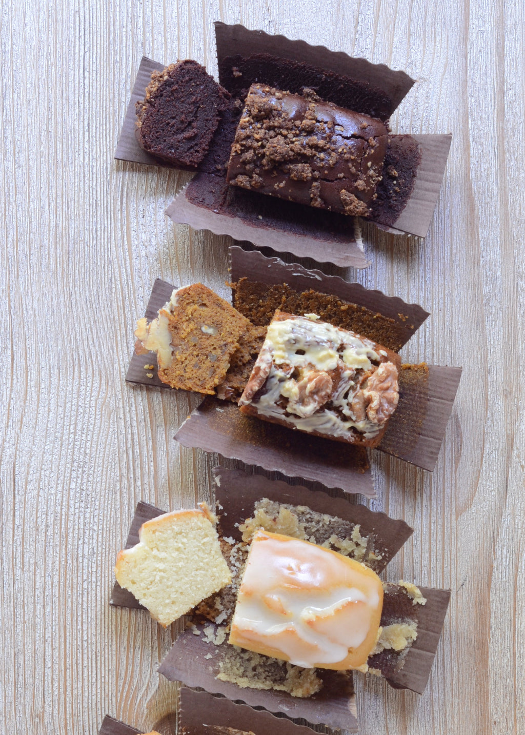 El corte de bizcochitos de limon, de carrot cake, brownie sin gluten y veganos.