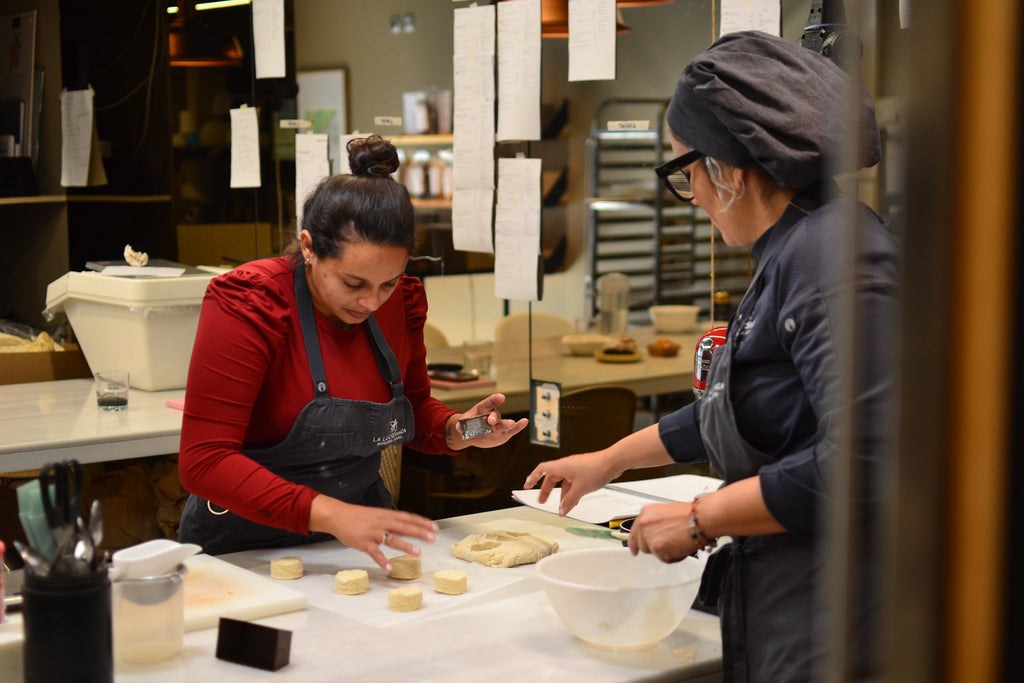 Alumna durante el curso de pastelería vegana y sin gluten.